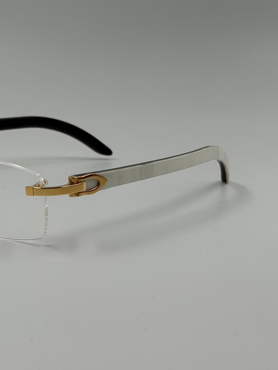 Slim eyewear in side profile